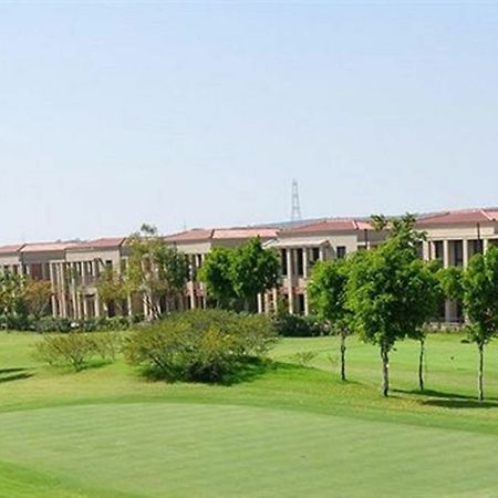 Lemon Tree Hotel, Tarudhan Valley, Manesar Gurgaon Eksteriør billede