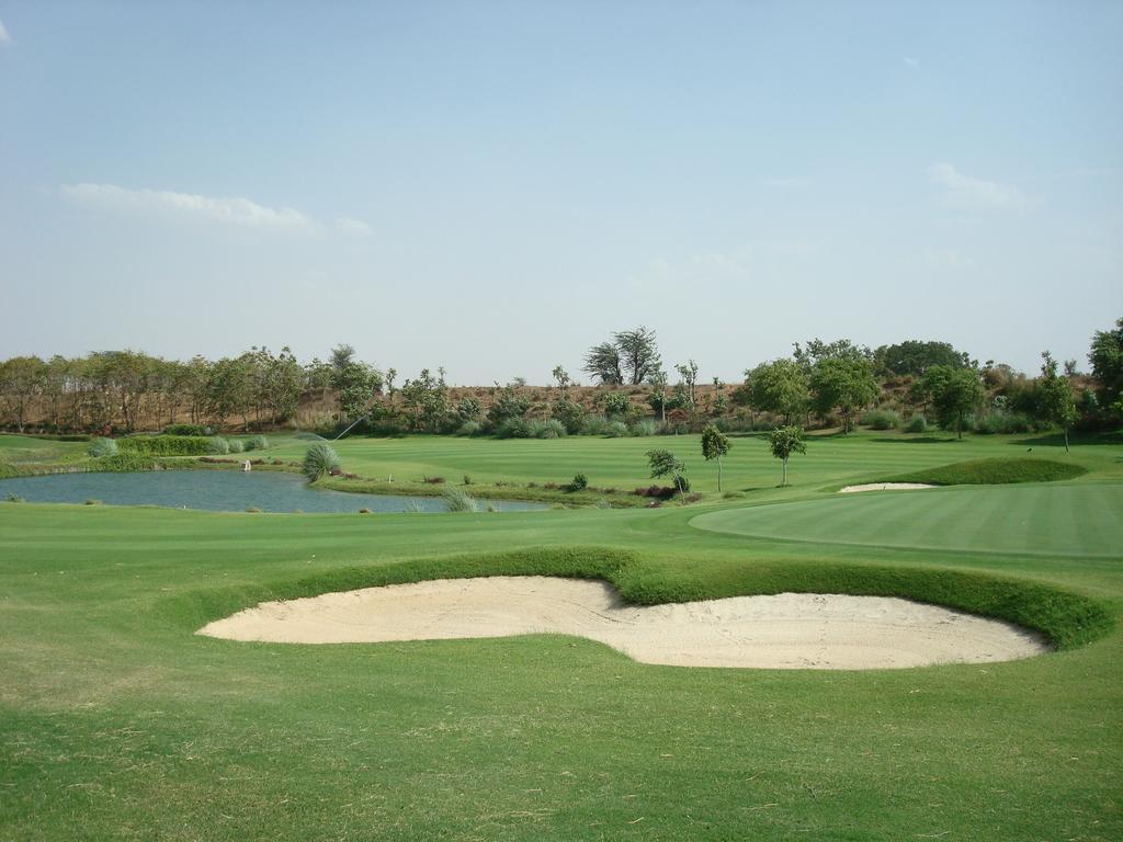 Lemon Tree Hotel, Tarudhan Valley, Manesar Gurgaon Eksteriør billede