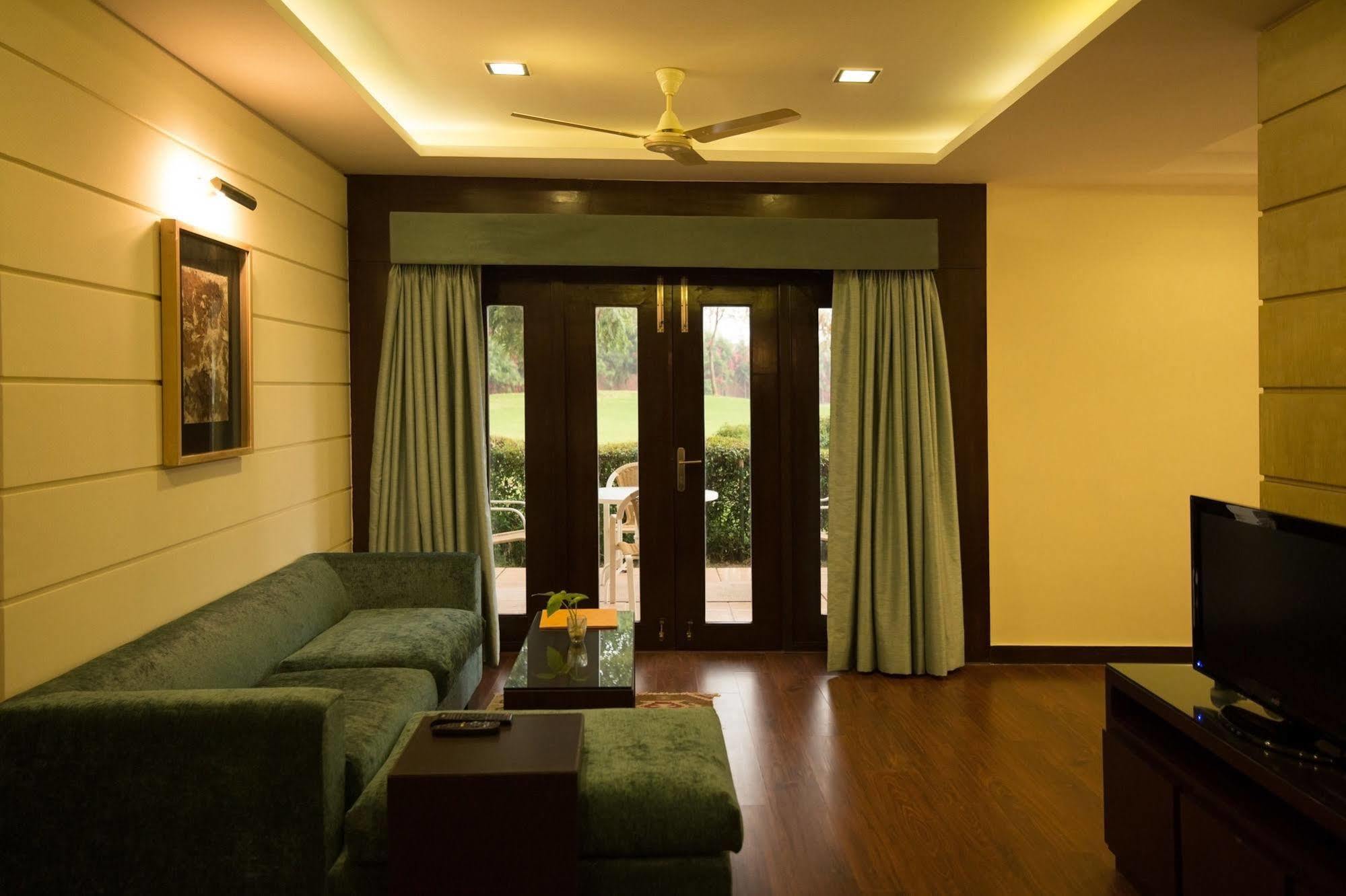 Lemon Tree Hotel, Tarudhan Valley, Manesar Gurgaon Eksteriør billede