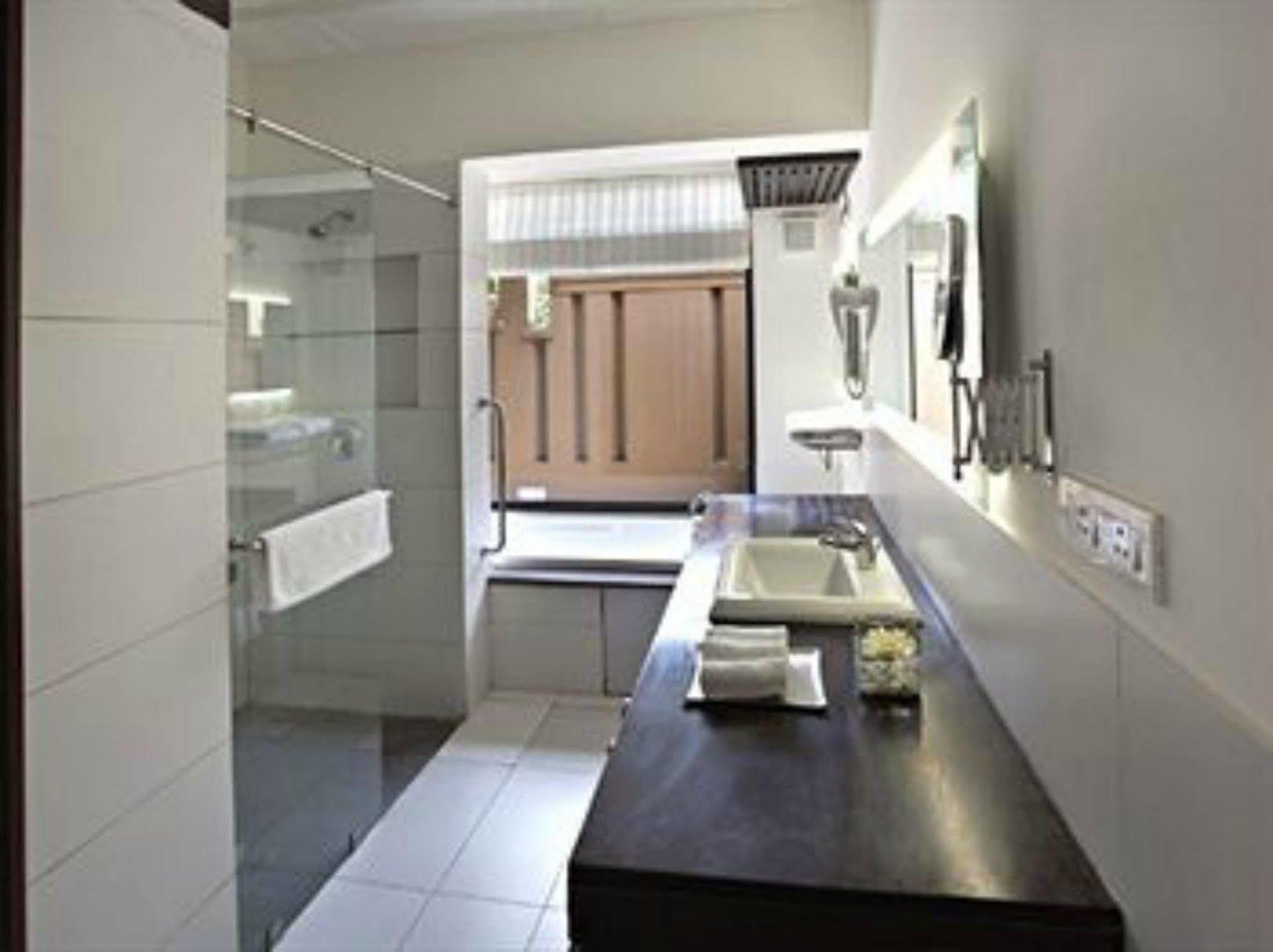 Lemon Tree Hotel, Tarudhan Valley, Manesar Gurgaon Eksteriør billede
