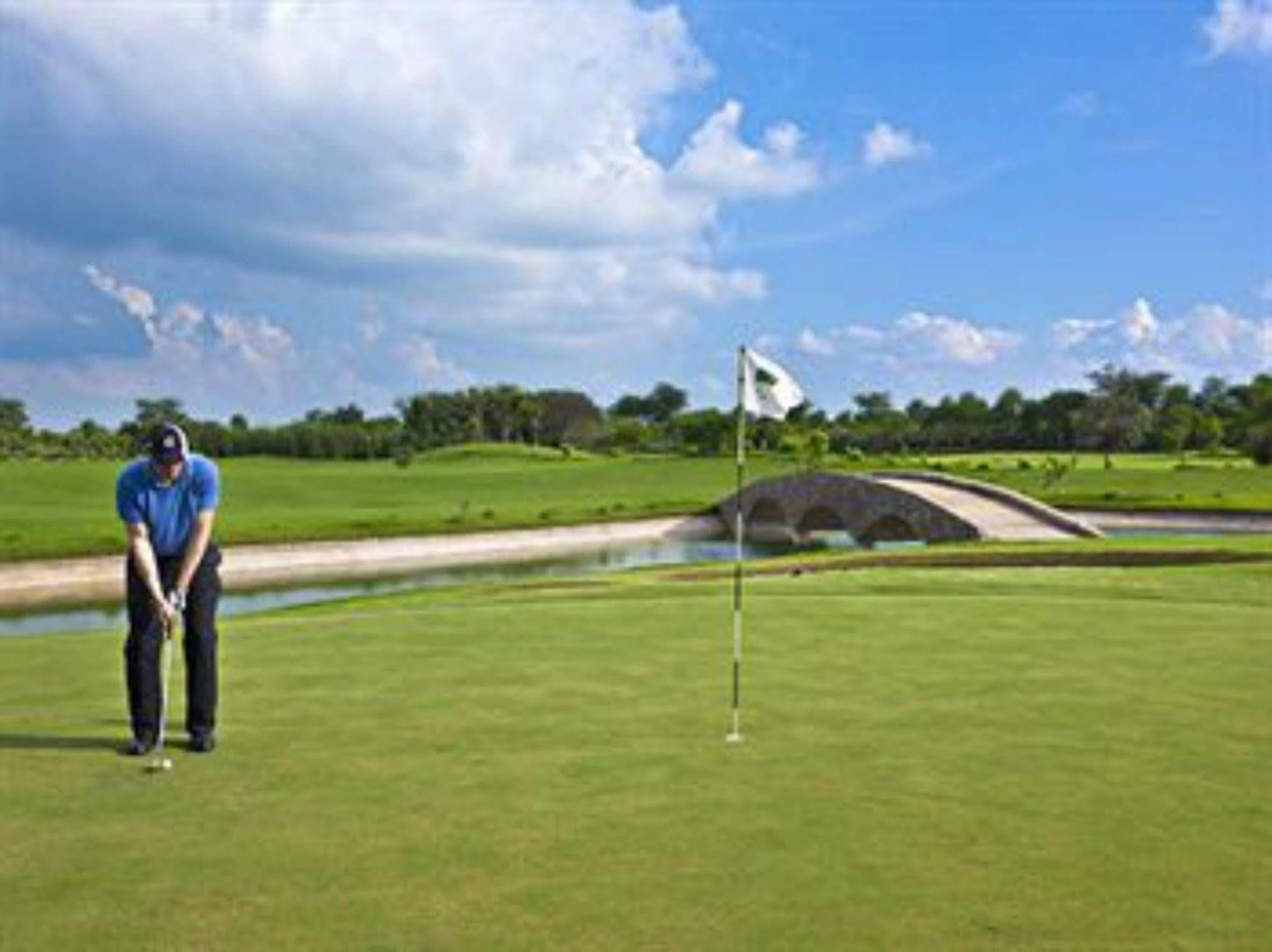 Lemon Tree Hotel, Tarudhan Valley, Manesar Gurgaon Eksteriør billede