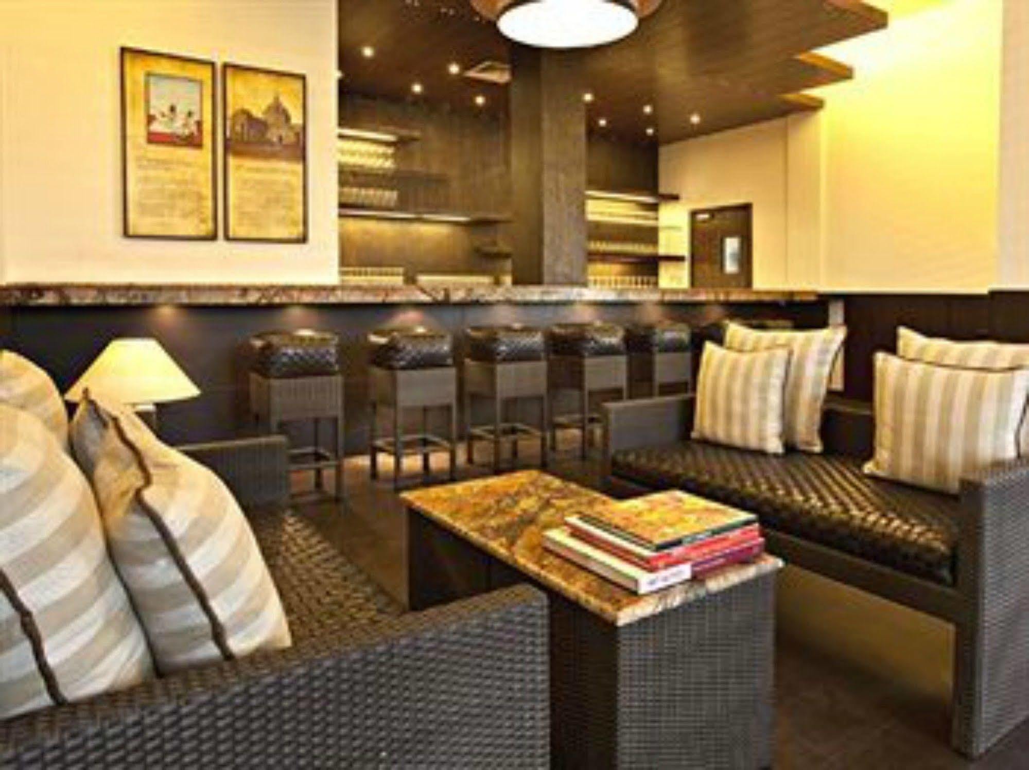 Lemon Tree Hotel, Tarudhan Valley, Manesar Gurgaon Eksteriør billede