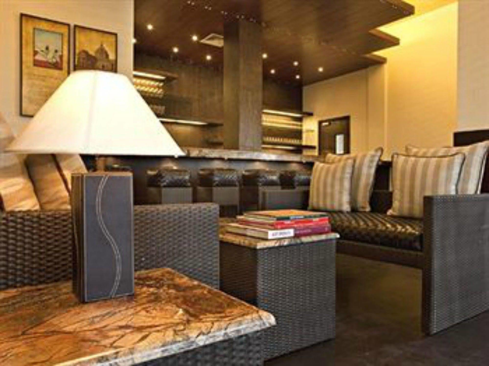 Lemon Tree Hotel, Tarudhan Valley, Manesar Gurgaon Eksteriør billede