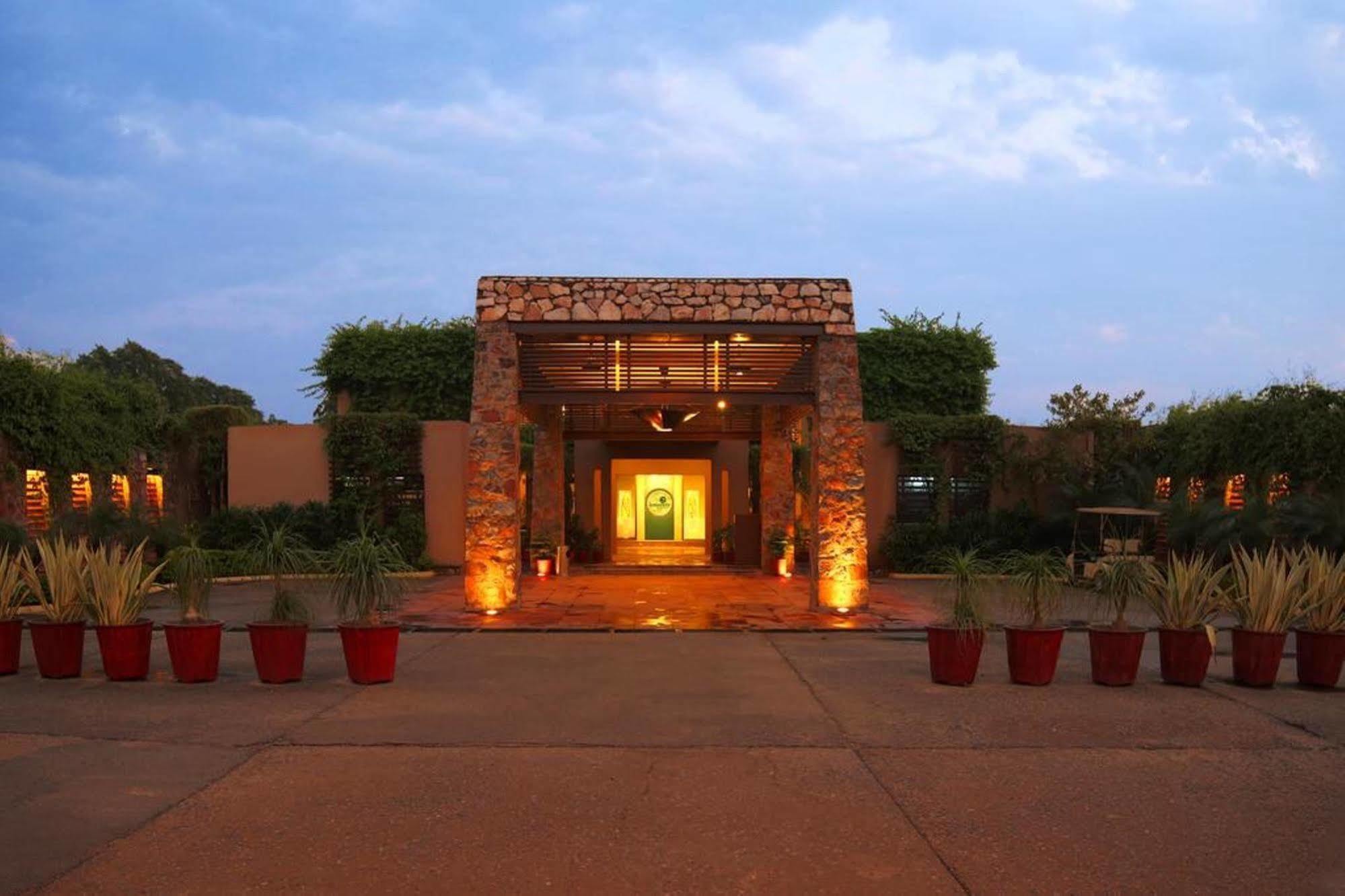 Lemon Tree Hotel, Tarudhan Valley, Manesar Gurgaon Eksteriør billede