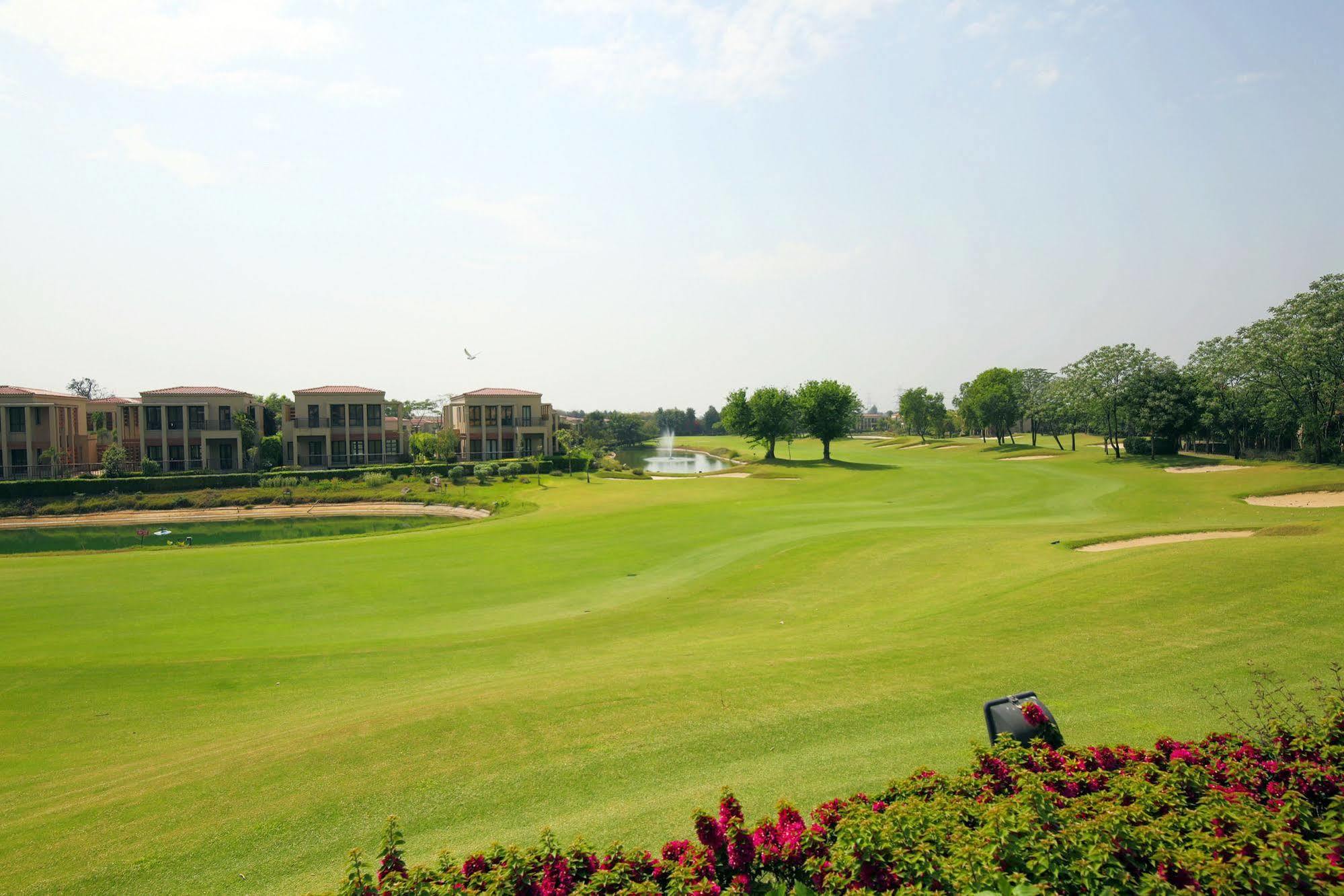 Lemon Tree Hotel, Tarudhan Valley, Manesar Gurgaon Eksteriør billede