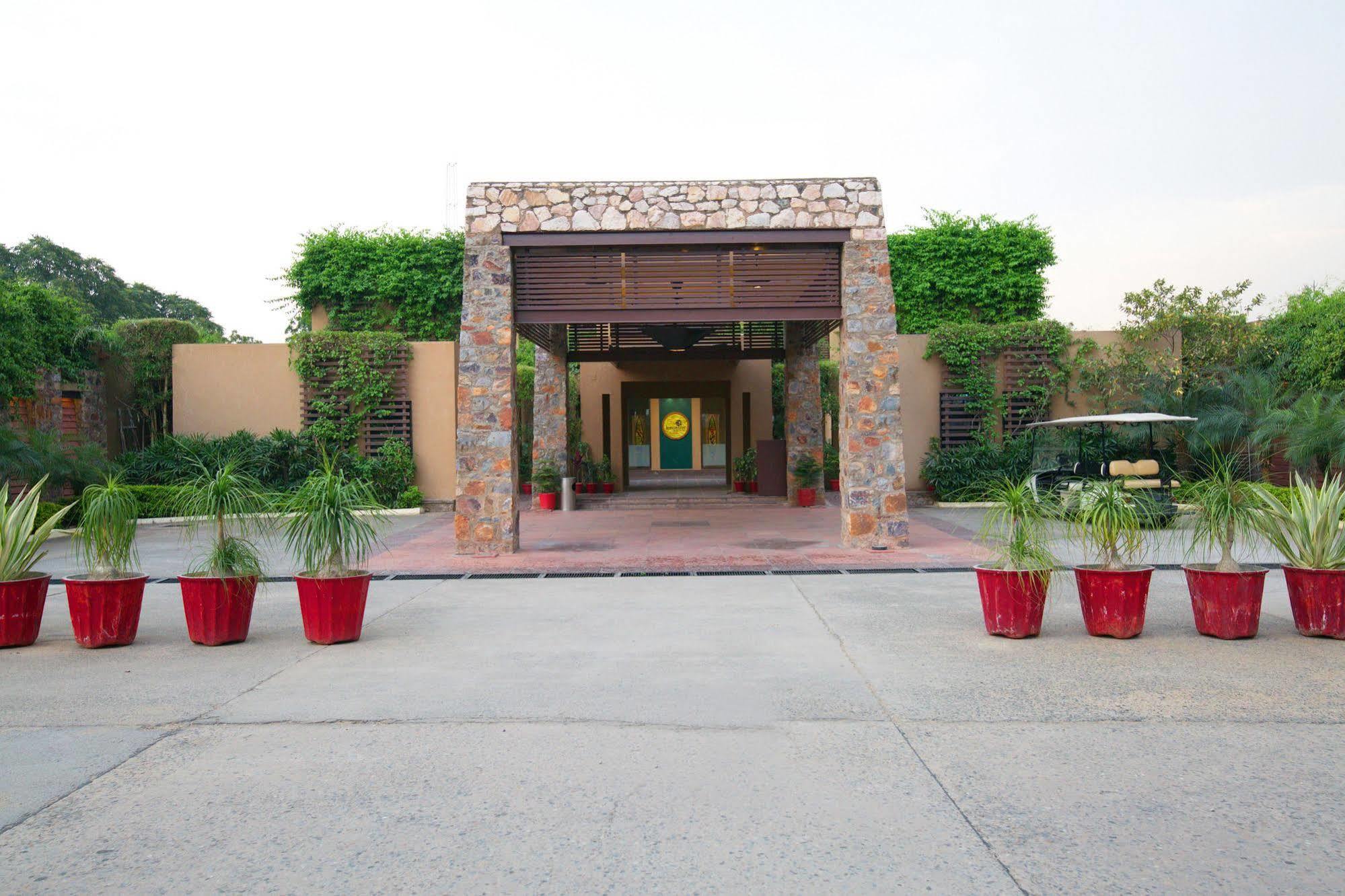 Lemon Tree Hotel, Tarudhan Valley, Manesar Gurgaon Eksteriør billede
